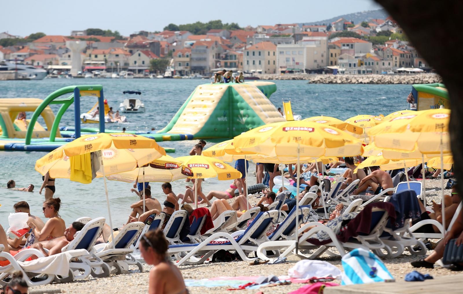 Pet novooboljelih u Karlovačkoj, jedan se zarazio u Vodicama
