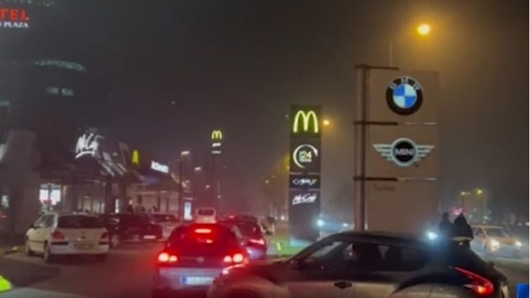 Velike gužve u McDonaldsima u Sarajevu, večeras se zatvaraju sve poslovnice u BiH