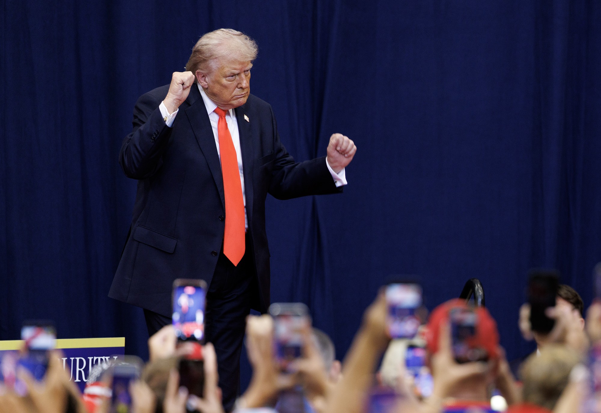 Trump kaže da mornarica SAD-a "poput pirata" blokira iranske luke