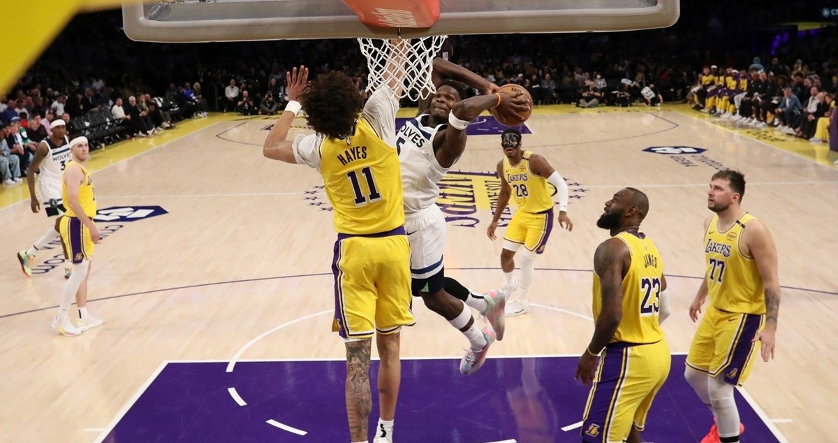 VIDEO Sjajno zakucavanje Anthonyja Edwardsa protiv Lakersa. Komentator: Vau!