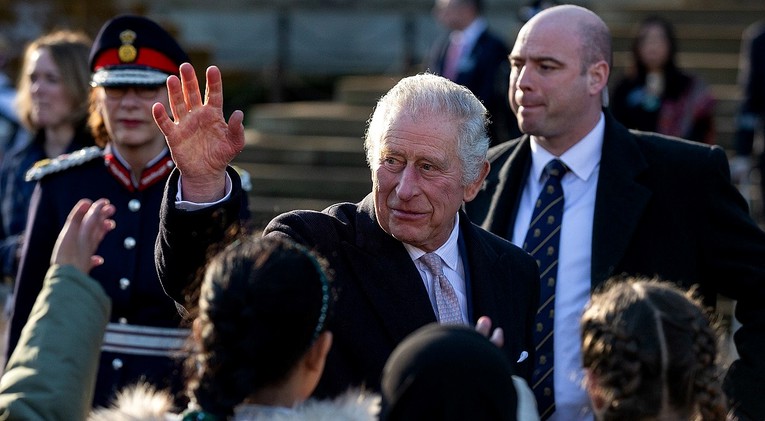 Charles stiže u posjet Francuskoj prvi put otkako je kralj