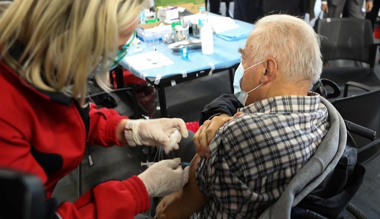 Krenulo cijepljenje trećom dozom u domovima za starije u Zagrebu