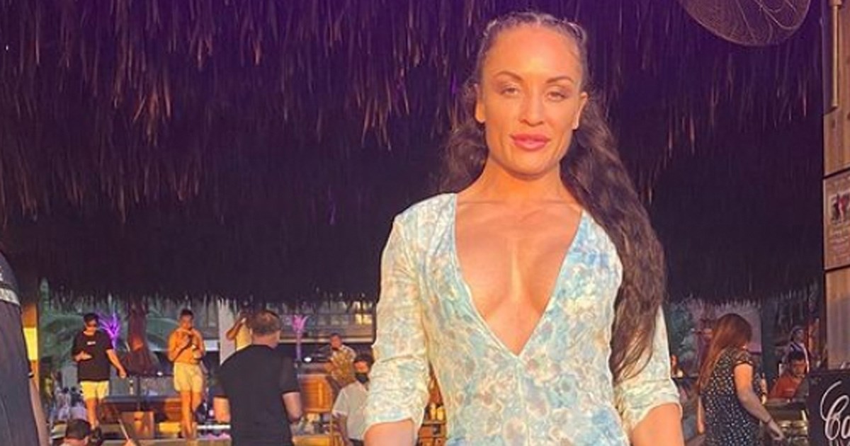 VIDEO Bivša manekenka pobijedila u prvoj borbi u karijeri pa pokazala grudi publici