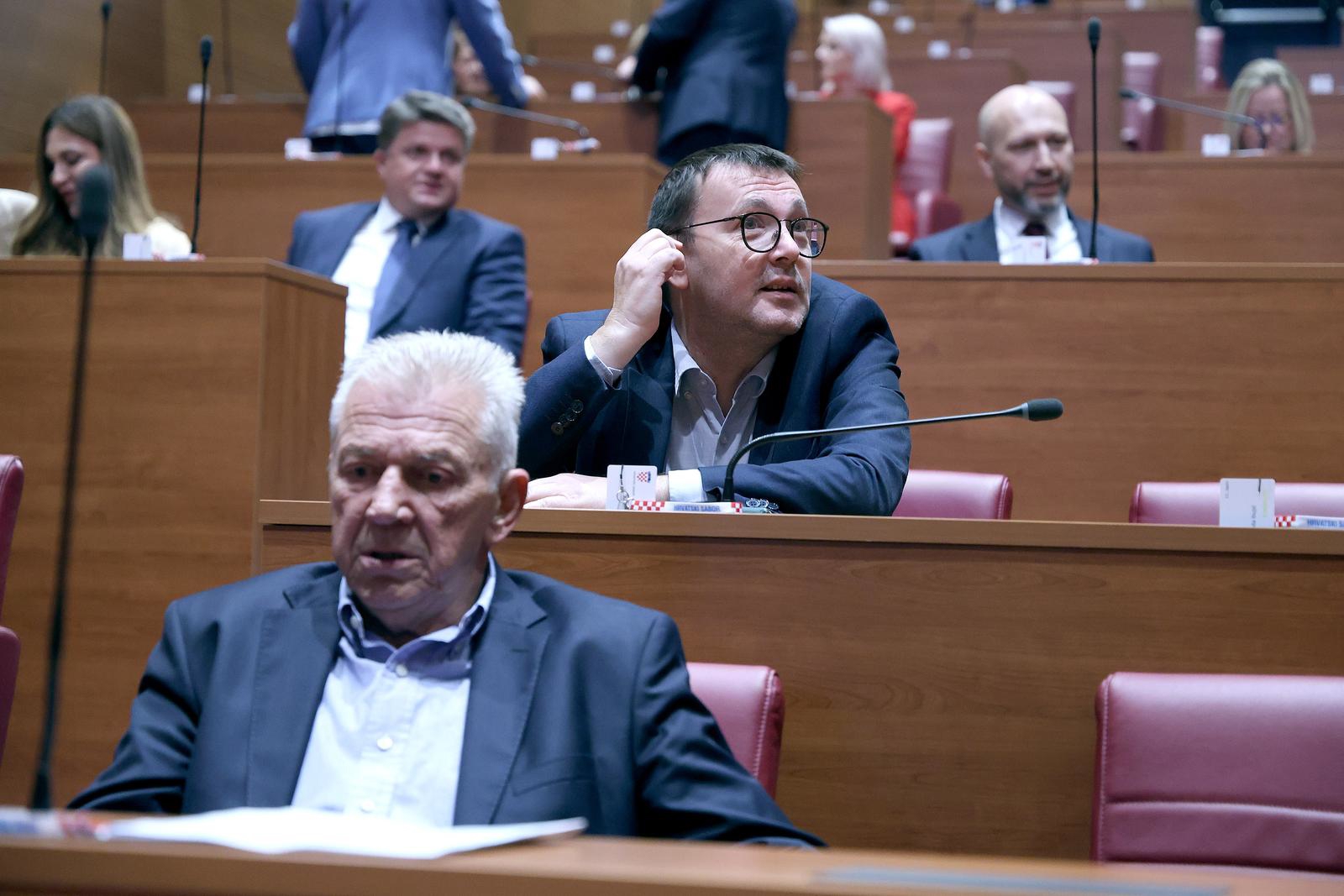 Sabor zasjedao do dva ujutro. Bauk HDZ-ovcima: Otiđite da spasite domovinu