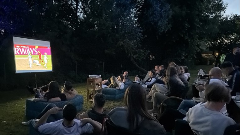 Dino 40. rođendan slavio uz tekmu BiH: "Da nije toga, ne bi mi ni žena došla"😂