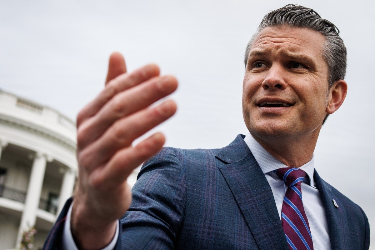 Hegseth ratne planove dijelio u chatu sa ženom. Bijela kuća: Radi fenomenalan posao