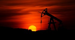 Cijene nafte podigle se prema 89 dolara zbog zabrinutosti za opskrbu