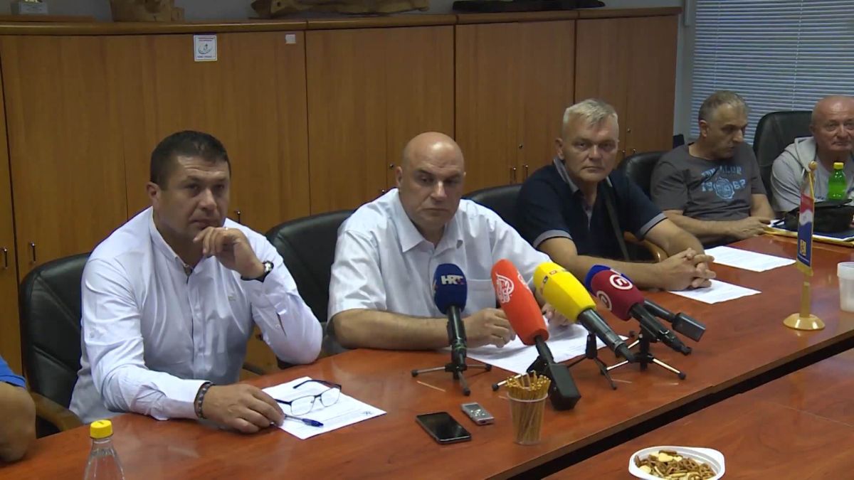 Vlada će danas raspravljati o zahtjevima HVIDRA-e oko Pupovca