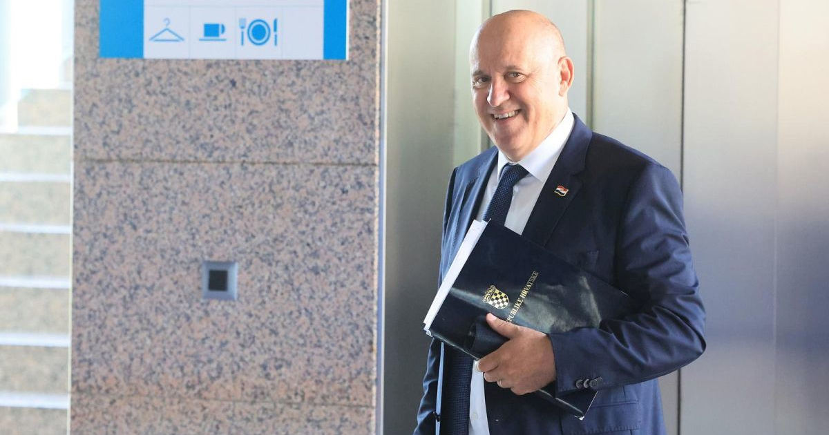 Bačić u Karlovcu potpisao ugovore o zelenoj infrastrukturi vrijedne 4,2 milijuna eura