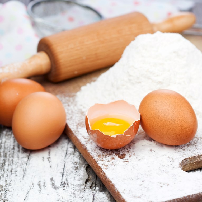 Ponestalo vam je jaja dok radite kolače? Zamijenite ih ovim namirnicama