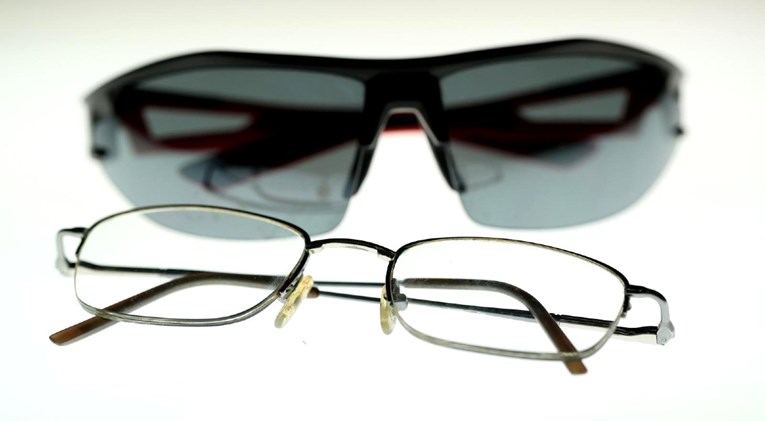 U Popovači ukradeno oko 170 naočala