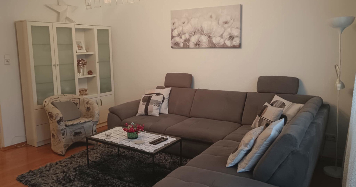 Moderna dvojna kuća s bazenom i pogledom na more kod Trogira prodaje se za 280.000 €