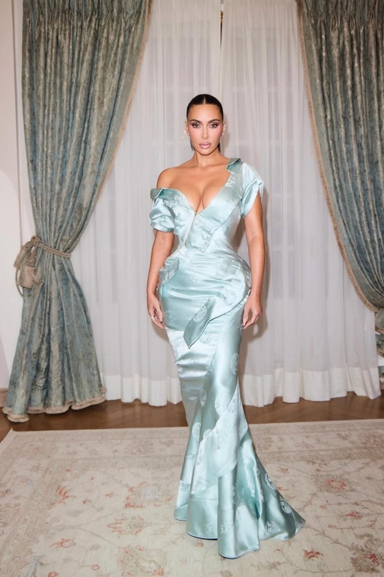 Kim Kardashian oduševila u haljini koja izgleda kao iz bajke