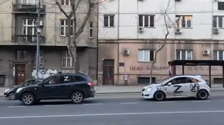 VIDEO U Beogradu vožnja podrške Putinu, na autima ispisali slovo "Z"