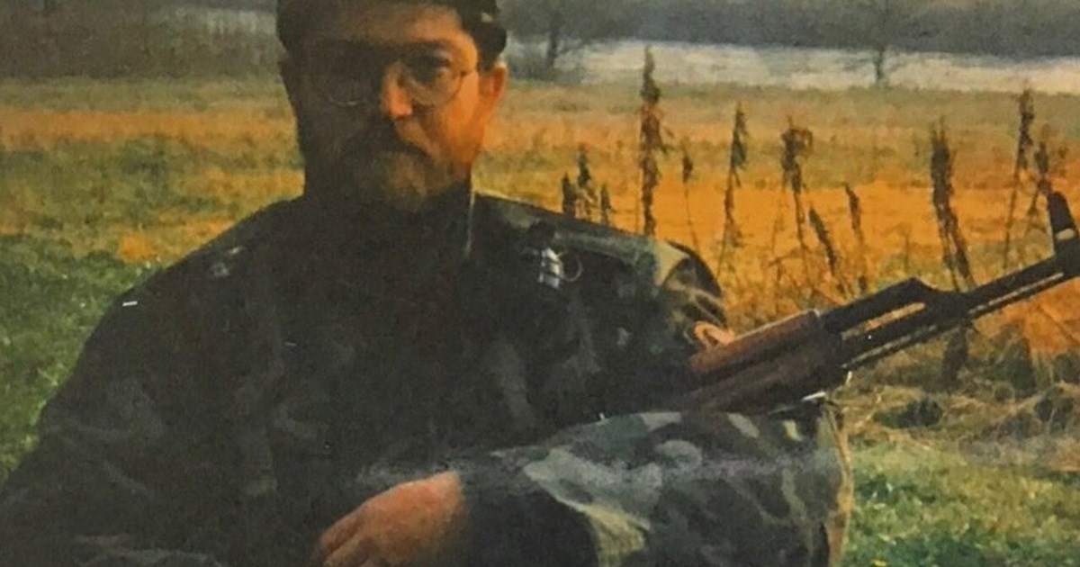 Picula objavio fotku sebe u uniformi i s puškom. Naljutio šefa srpske oporbe