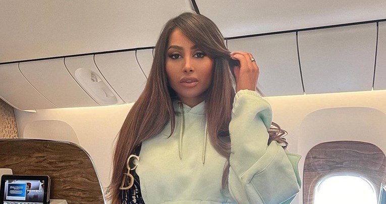 Oglasila se influencerica koja se pravila da leti poslovnom klasom: Sad sam platila
