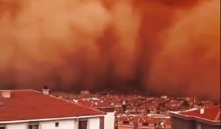VIDEO Golema pješčana oluja progutala Ankaru, izbili požari, uništene zgrade