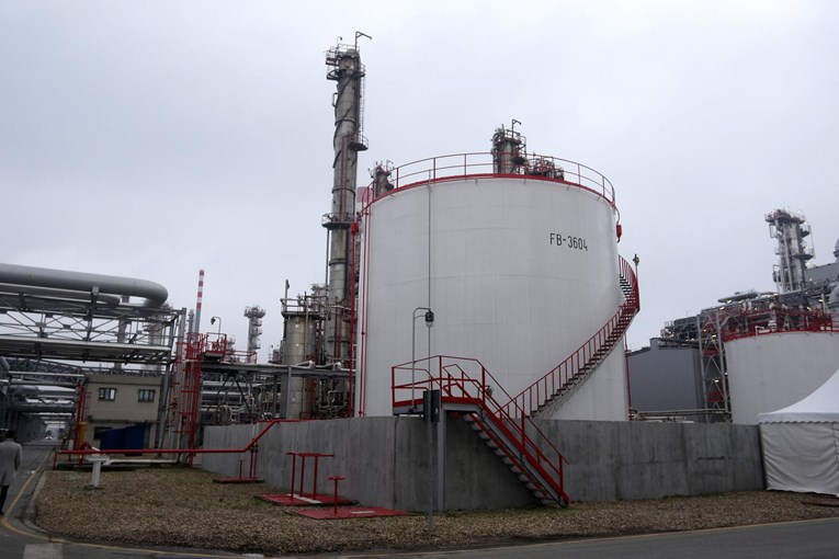 SAD u zadnji tren odgodio rok koji je MOL dobio za preuzimanje srpskog NIS-a