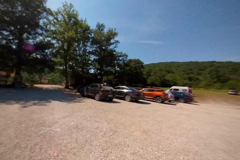 Muškarac i žena napali novinarku i snimatelja na rijeci Uni