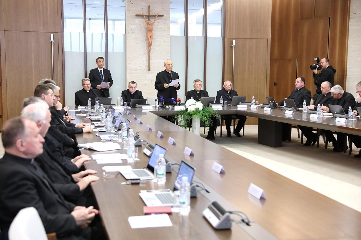 Biskupi: Širenje teorija zavjere nije prihvatljivo, država ima pravo ograničiti prava