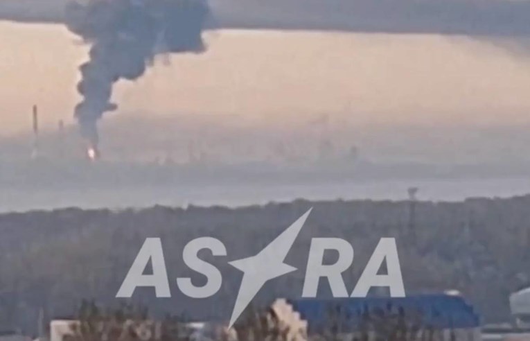 Gori jedna od najvećih ruskih rafinerija. Ukrajinci je sankcionirali