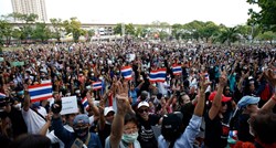 Stotine Tajlanđana prosvjeduju, traže ostavku vlade i promjenu ustava