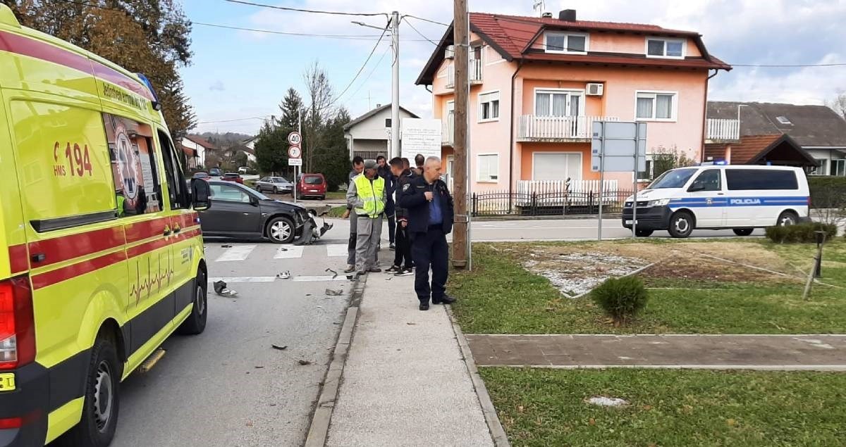 Sudarili se auti kod Dugog Sela. Među ozlijeđenima i maloljetnik