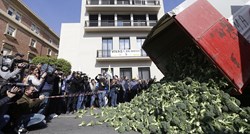 Španjolski poljoprivrednici blokirali ceste i bacali povrće