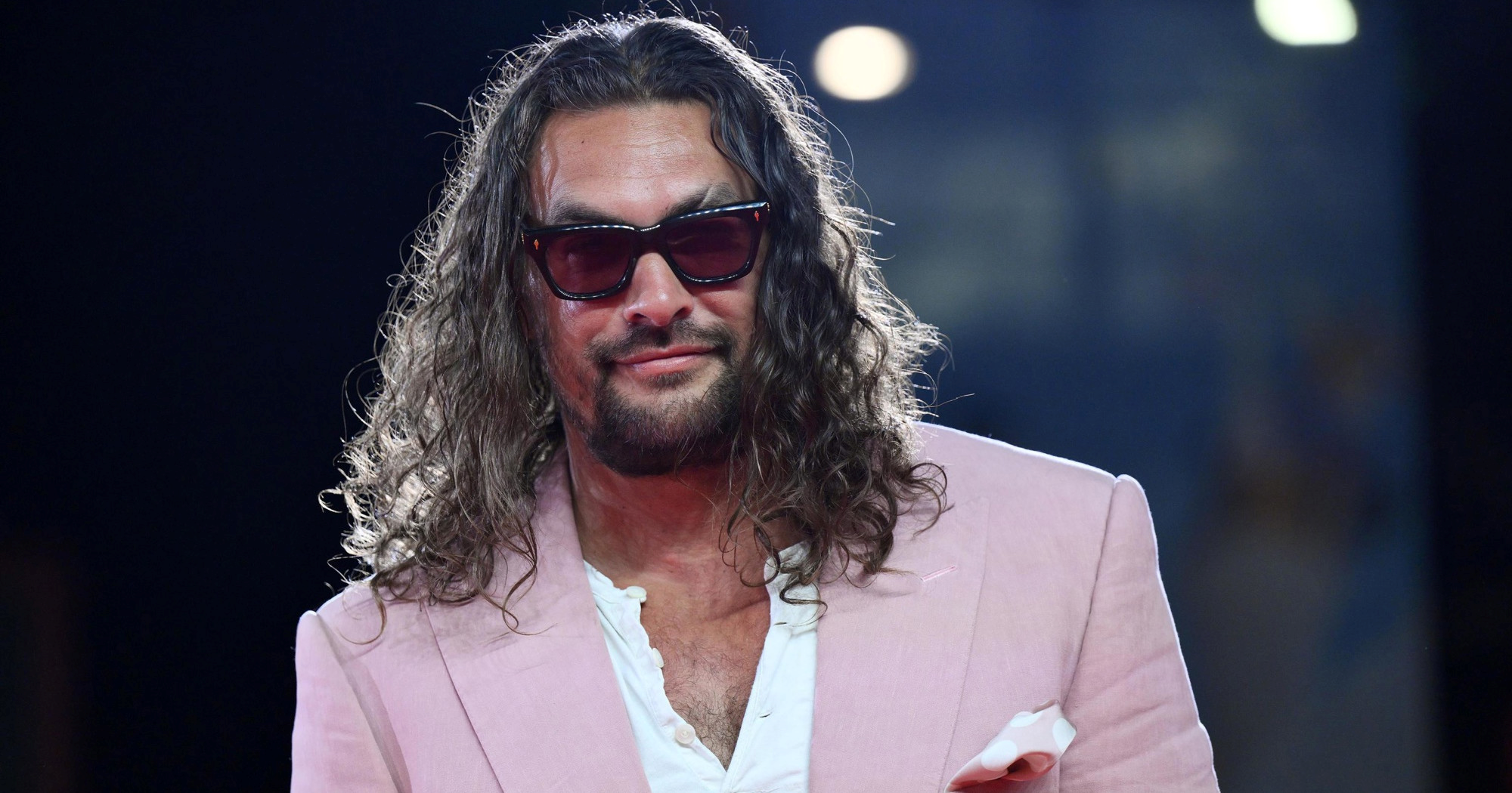 Žena je mislila da se dopisuje s Jasonom Momoom pa ostala bez 570.000 eura