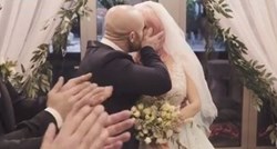 Bodybuilder oženio lutku za spolne odnose