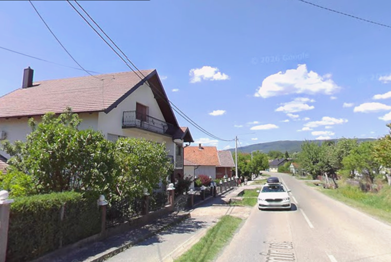 Radni stroj sletio s ceste i udario u kuću u Kutjevu, jedna osoba ozlijeđena