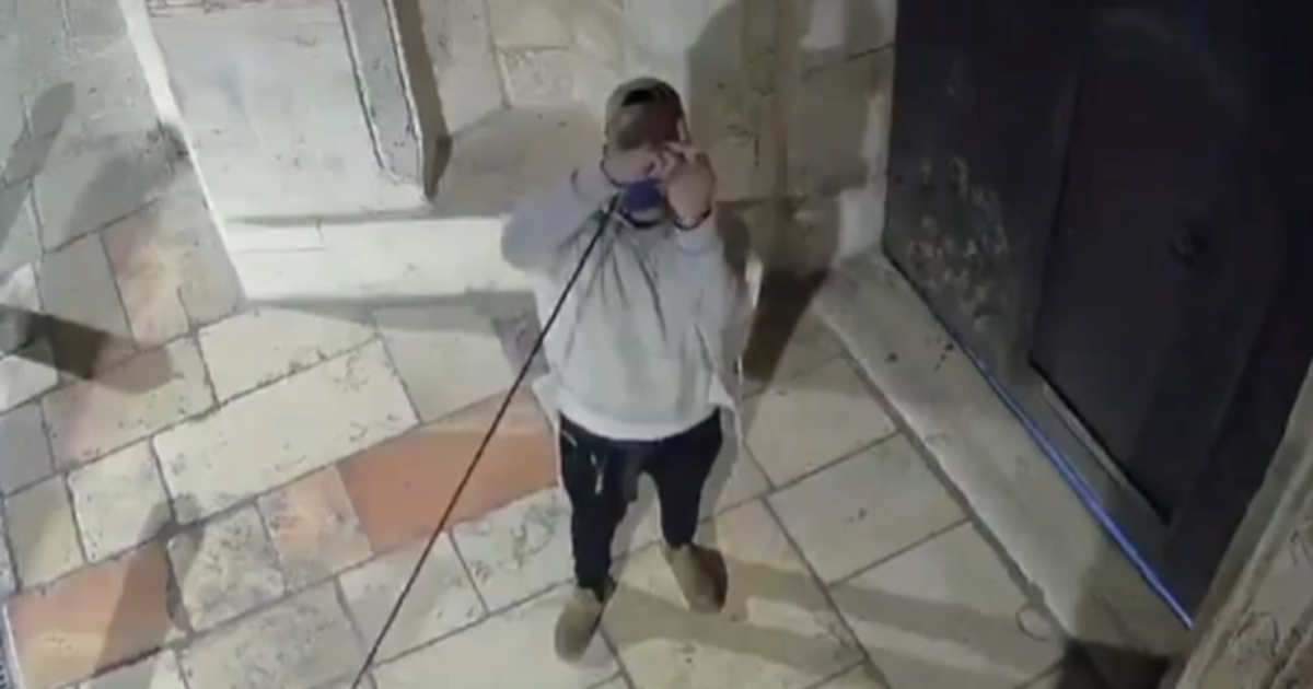 VIDEO Muškarac pljunuo na crkvu u Jeruzalemu pa pokazao srednji prst