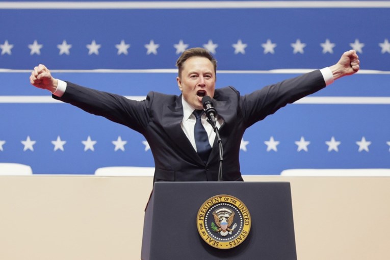 Маск ја доби „платата на векот“