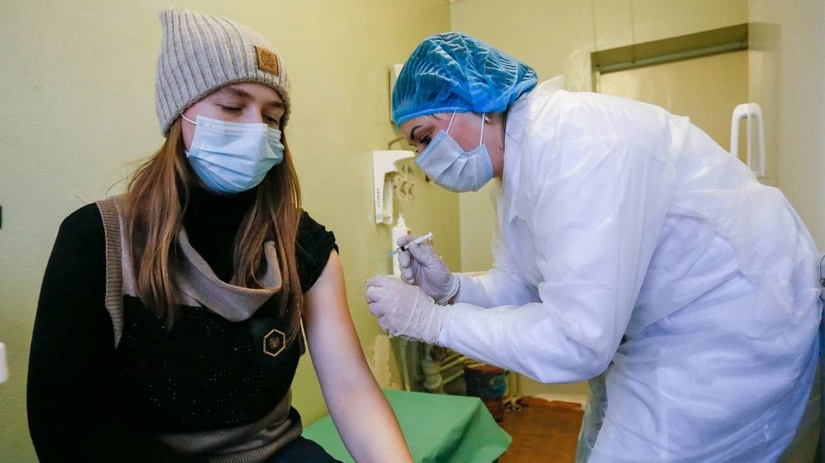 Francuska krenula cijepiti mlade s teškim oboljenjima