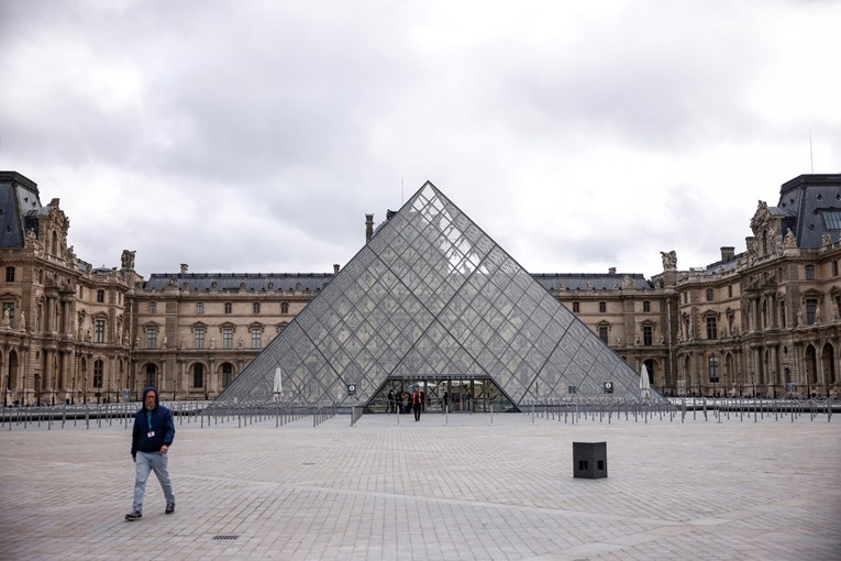 Radnici Louvrea počeli sa štrajkom: Nećemo šutjeti dok se muzej raspada