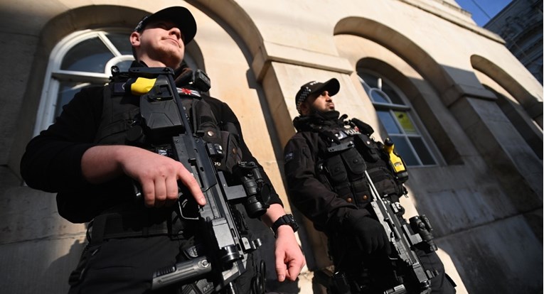 U Britaniji uhićeno sedmero Iranaca, planirali su dva odvojena teroristička napada