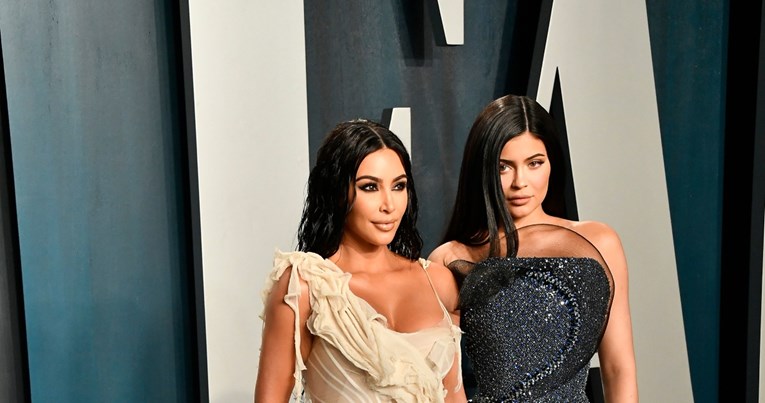 Kim i Kylie na zabavi nakon Oscara pokazale svu raskoš svojih oblina