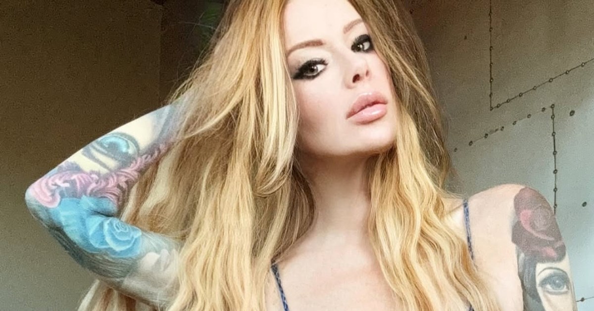 Bivša 18+ glumica: Gledala sam partnericu kako slavi Isusa, pa sam promijenila vjeru