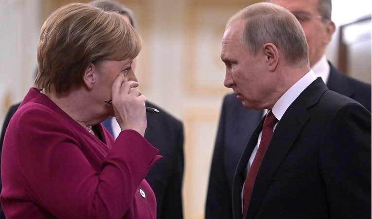 Merkel se danas sastaje s Putinom, točno godinu dana nakon napada na Navalnog
