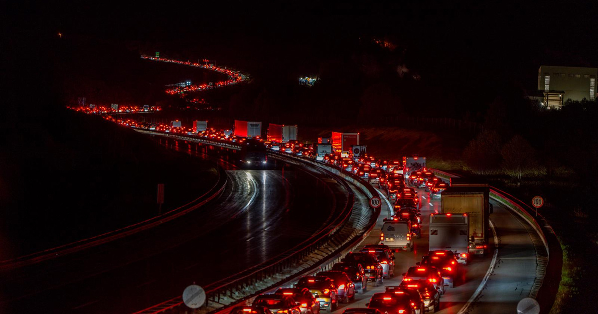 FOTO I VIDEO Nepregledna kolona ispred tunela na A1. Dvoje teško ozlijeđenih na A3