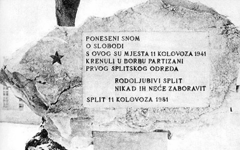Netko je u Splitu bojom zalio spomenik Prvom partizanskom odredu