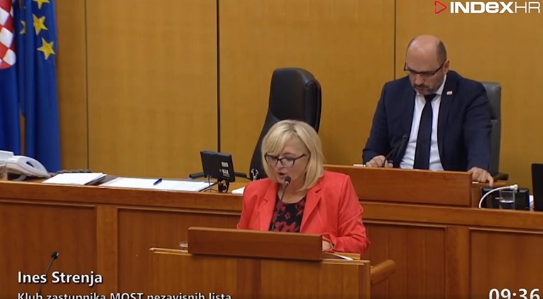 VIDEO Mostovka uporno u saboru govori "helihopter"