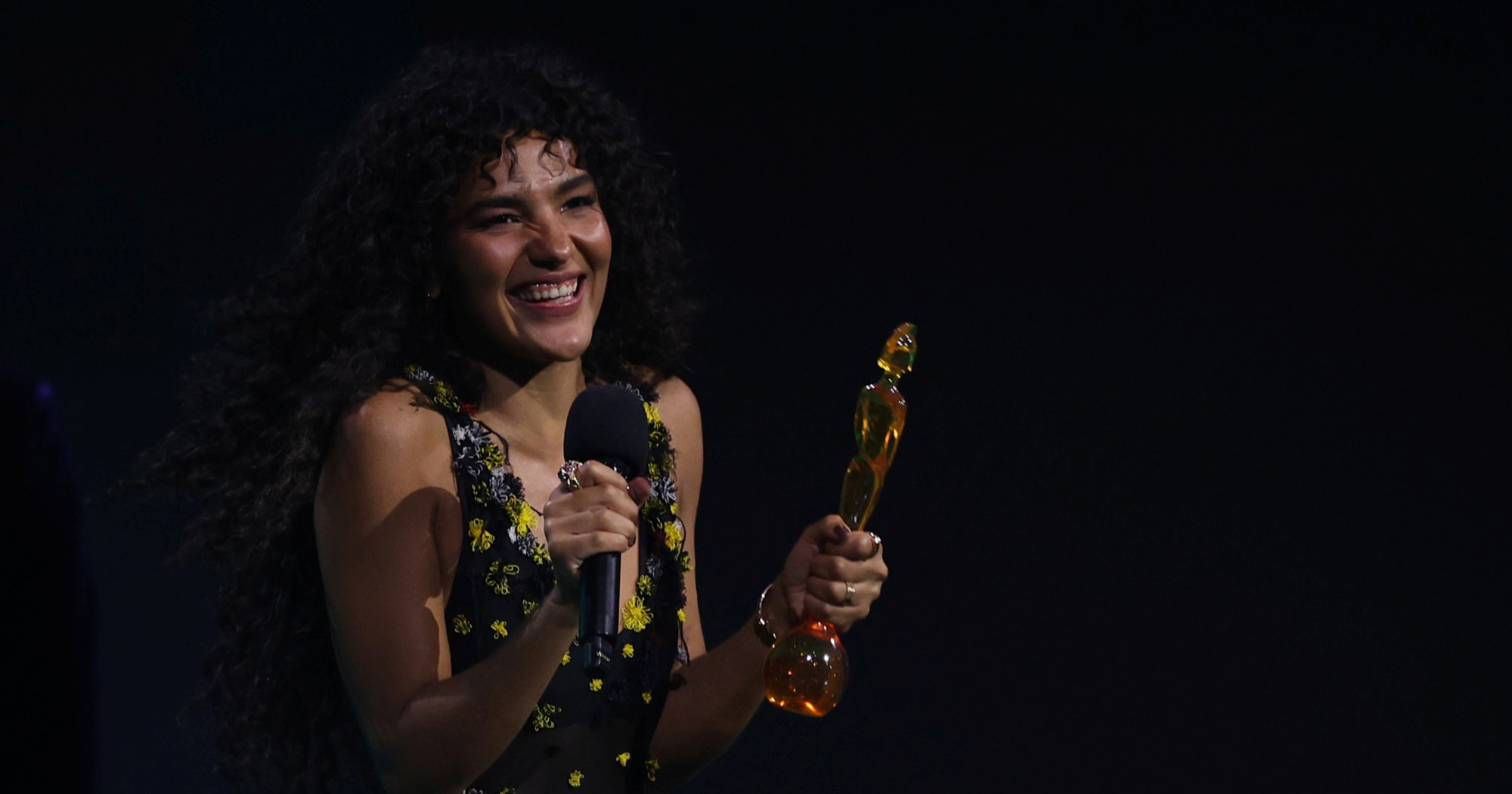 Olivia Dean dominirala na BRIT-u, otišla doma s četiri nagrade