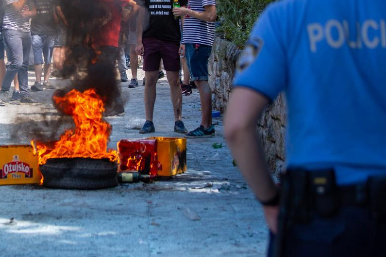 Maturanti u Dubrovniku napali policajce, uhićeni su