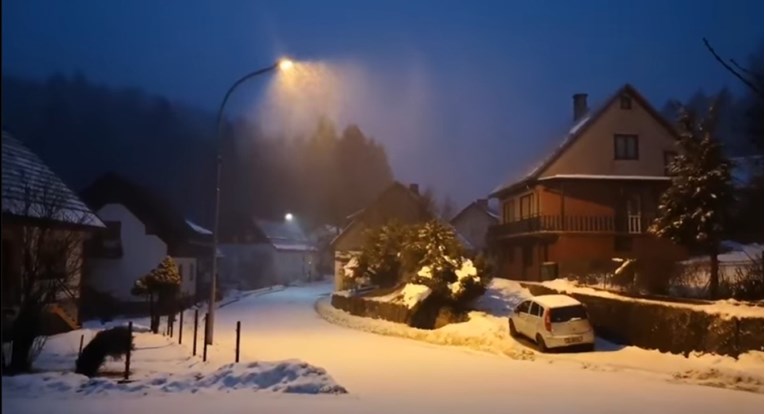 U dijelovima Hrvatske pada snijeg, ponegdje ga može biti i sutra