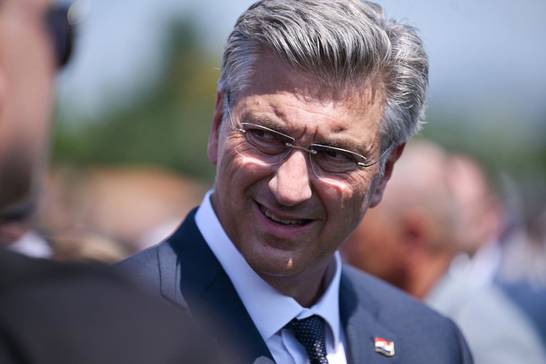 Niti katastrofa s otpadom u Lici ne može srušiti Plenkovića. Zašto?