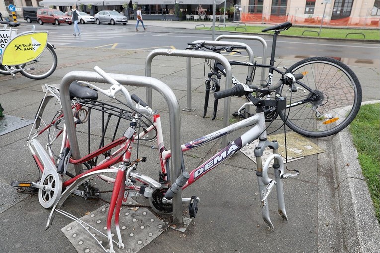Kod zagrebačkog Glavnog kolodvora s parkiranih bicikala ukradene gume i sjedala