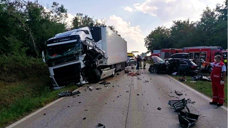 Novi detalji nesreće u Istri: Francuz pretjecao pa naletio na kamion i poginuo