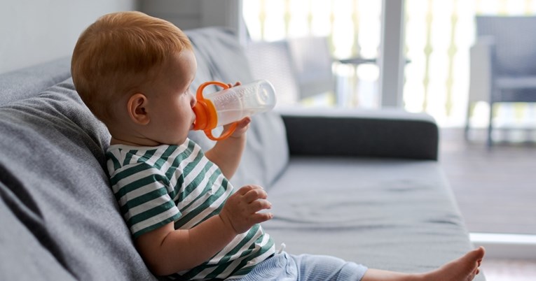 Treba li bebama davati vodu tijekom vrućeg vremena?