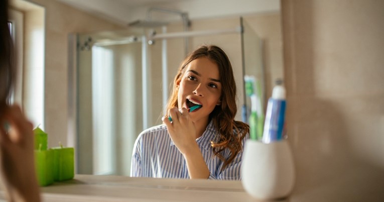 Greška koju mnogi rade kod pranja zubi može uzrokovati žutilo, tvrdi stomatolog